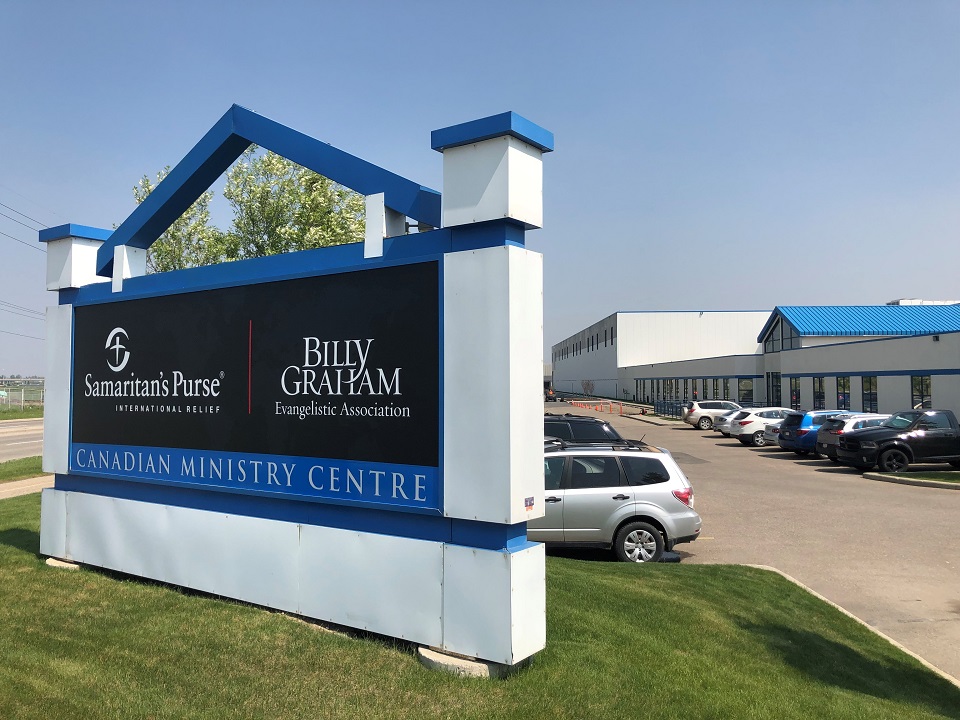 L’Association pour l’évangélisation Billy Graham du Canada partage ses bureaux avec la Bourse du Samaritain Canada, tous les deux dirigées par le Président Franklin Graham.